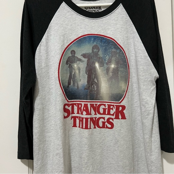 3/$30 ✨ Stranger Things Vintage Style Raglan - Picture 4 of 6
